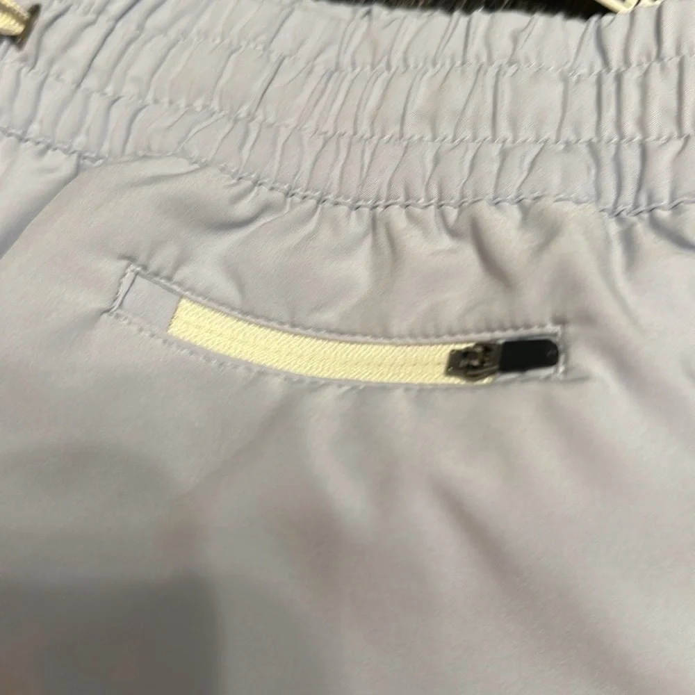 Vuori Women’s Clementine Short 2.0 4” Inseam in Periwinkle, Size Large - Picture 7 of 14